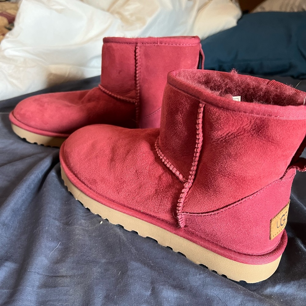 Size 8 womens uggs. Brand new not in box. Never worn - Picture 3 of 3